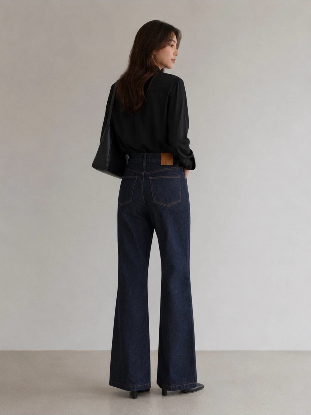 LVIR Flared Denim Pants Dark Navy Womens Medium 29x33 NWT Quiet Luxury